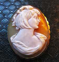 Best Quality circa 1970 hand carved/signed Beauty shell Hallmarked/tested 750 (18K) Gold brooch/pendant.