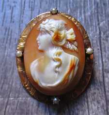 Quality Multicolored hand carved Hunting Goddess Diana circa 1910 Hallmarked 10K Yellow Gold brooch/pendant with 4 pearls.(L)