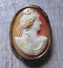 Great hand carved/signed Victorian/Edwardian Medusa Gorgon Shell. Hallmarked 10K Yellow Gold 1900th - 1910th Etched Big Brooch.