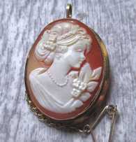 The Best Quality carved Shell - Modern Italian Beauty circa 1990-2010 Hallmarked 9K Yellow Gold Brooch/Pendant with safety chain.