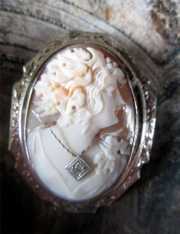 Art Deco Marked 14K White Gold Brooch Nice Carnelian Shell Cameo. Circa 1925