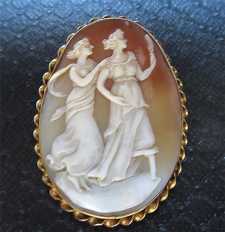 Edwardian big shell circa 1910 - classic Beauties with a mirror Embedded in the tested 14K Yellow Gold brooch/pendant.