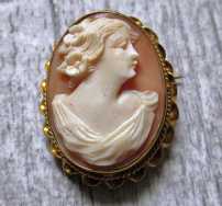 Real good quality carved/signed shell - Beauty circa 1930th Hallmarked 10K Yellow Gold Brooch from US collection.