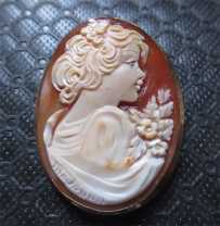 Beauty from Torre Dell Greco - Hand carved/signed Carnelian shell. Modern Hallmarked 14K Yellow Gold Brooch/Pendant circa 2010th.