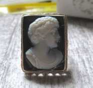Ring Size 7 Black/White Agate Stone carved Classic male profile 5.42 Grams Antique Hallmarked Yellow 14k+/ 18K Gold