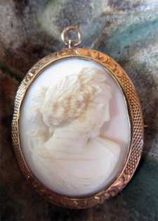 Tested 14K Solid Yellow Gold Cameo Brooch Pendant- Muse with lyre. Early Edwardian.
