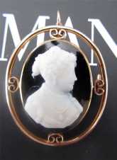 Estate 14K (or more) Yellow Gold Art Deco Frame Cameo Brooch/Pendant Black Hard stone Agate Circa 1875