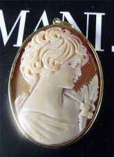 Marked 18K Yellow Gold Cameo Pendant Light Carnelian Shell