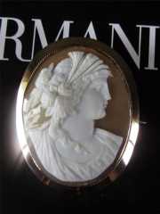 Victorian 9K Gold Museum Quality Classic Shell Cameo Brooch/Pendant