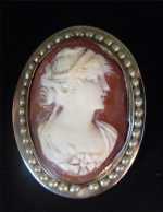 Beauty Cameo Brooch with Pearls Marked 10K White Gold. Yearly 1930th