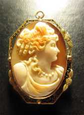 Late Art Deco, Light Carnelian Shell, Marked 10K Yellow Gold slightly damaged Filigree Bezel