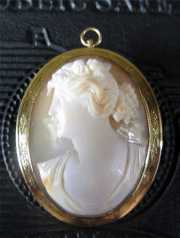 Victorian 10K Yellow Gold Museum Quality Classic Shell Cameo Brooch/Pendant