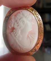 Victorian 10K marked Yellow Gold Rose Coral Classic Cameo Brooch/Pendant