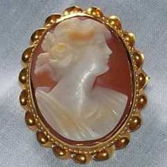 Carved Shell Cameo 10-karat Gold Frame Pin Brooch 1910s 1920s Italy 1x1.25 in