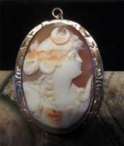 Big Victorian 10K marked Yellow Gold Diana Huntress Classic Cameo Brooch/Pendant