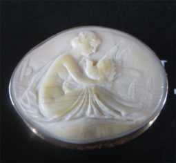 Art Nouveau Coral Cameo with Roman mythology scene Leda & Swan unmarked 10K Yellow Gold