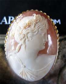 Huge 10K Yellow Gold Frame Roman Goddess Museum Quality Cameo Brooch Circa 1910