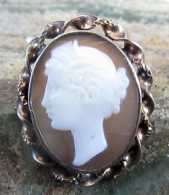 Victorian 9K Yellow Gold( (unmarked) Brooch Little Sardonyx Cameo. Circa 1870