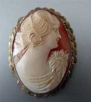 Art Deco portrait of Lady Marked 10K Red & Green Gold bezel Cameo Brooch. Circa 1920