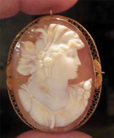 Ceres Roman Goddess of Fertility marked 14K Yellow Gold Frame Quality Late Victorian Cameo Pin/Pendant