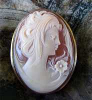 Beautiful Vintage marked “750”- 18K Yellow Gold Carved Carnelian Shell Cameo Brooch/Pendant