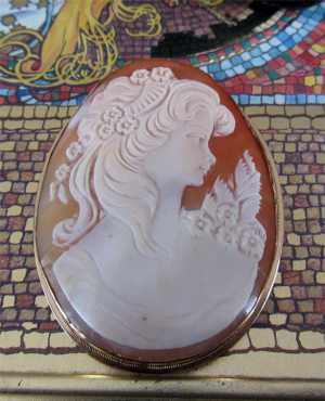 Cameo 14 karat Gold Frame Brooch & Pendant Italy HUGE- 1 7/8” x 2 3/4” ( 49 mm. x 68 mm.)