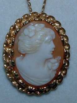 14K YELLOW GOLD CHAIN with 14K BEZEL & SHELL CAMEO 1930 circa -4.3 grams