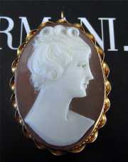 Sardonyx masterpiece Cameo Brooch/Pendant 10K marked Yellow Gold from 1920th.