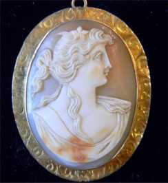Classic 10 Kt gold Brooch & Pendant 2 inch sardonyx shell cameo. Circa 1885
