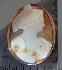 Museum Quality Antique Huge 10K Yellow Gold Shell Carved Cameo Pendant/Brooch, circa 1840