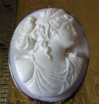 Big Antique Victorian pendant/brooch Cerera Goddess (?)Coral Shell 10K Gold