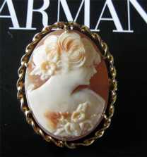 Superior Quality 3 colors Carved Carnelian Shell. 10K Gold Brooch Cameo circa 1930
