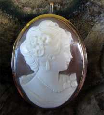 Quality Big High Relief Carved Sardonyx Shell. Marked 14K Gold Brooch/Pendant Cameo