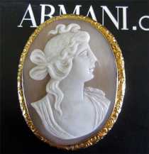 Early Victorian Circa 1860 Sardonyx Shell Brooch Marked (9K) Yellow Gold