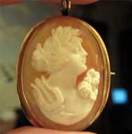 Quality 10K (marked) Yellow Gold Pin/Pendant. Carnelian Shell image of Muse