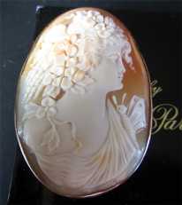 Art Deco Cameo circa 1930. Large Carved Shell Cameo Pin 10K Yellow Gold Bezel 14.6g 2.25”