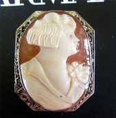 Short hair Girl portrait Carved Carnelian Shell circa 1920th Marked 14K Gold Brooch