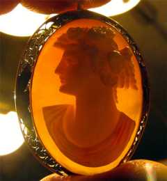 Quality Art Deco 14K (marked) Gold Filigree Pin/Pendant High Relief Carved Carnelian Shell, circa 1915