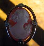 Charming Girl portrait Carved Carnelian Shell circa 1930th Marked 10K Gold Brooch
