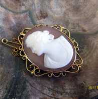 Carved Carnelian Shell Victorian girl portrait circa 1890 unmarked 14K Gold Brooch/Pendant with Small Gold Chain