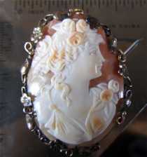 Real Quality marked 14K Yellow Gold Filigree leaves & flower Brooch Carnelian 3 color shell circa 1930