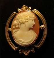 Neoclassic Superior 10K or higher Yellow Gold Pendant. Circa 1910 Beautiful Carnelian Shell carving
