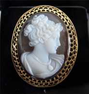Museum Quality carved Onyx Stone Cameo Edwardian Brooch/Pendant Marked 14K Yellow Gold Filigree Frame