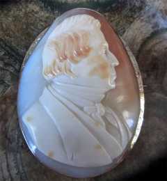 Huge Museum Quality shell carved 14K Gold cameo brooch Distinguished man before 1845