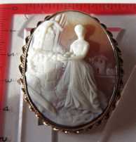 Superiorly carved Carnelian shell Prying Woman Image Circa 1885 Solid 14 Karat Yellow Gold Cameo brooch