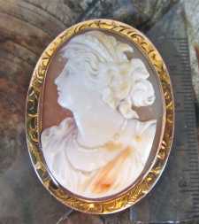 Victorian/Edwardian Museum Quality carving Shell circa 1890-1910 Marked etched 10K Yellow Gold Brooch/Pendant