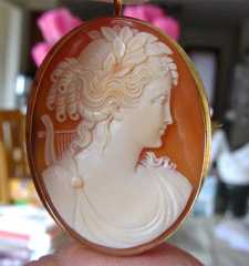 Museum Quality Carved Roman Goddess Muse with Lyre (marked 750) Gold Cameo Brooch/Pendant