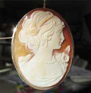 Thin nicely hand carved Italian 2” Carnelian Shell Marked 14K Yellow Gold Brooch/Pendant