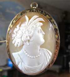 Big coach shell carving circa 1935 Cerera- symbol of fartility Marked etched 10K Yellow Gold Brooch/Pendant