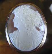 Antique Sardonyx Shell 14K Yellow Gold Cameo Brooch/Pendant Circa 1875
